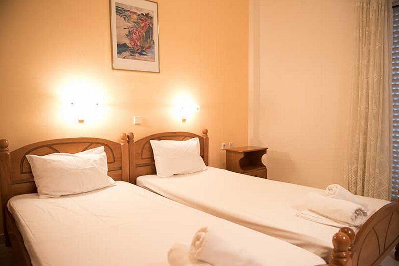 פרבזה Eleni Hotel מראה חיצוני תמונה